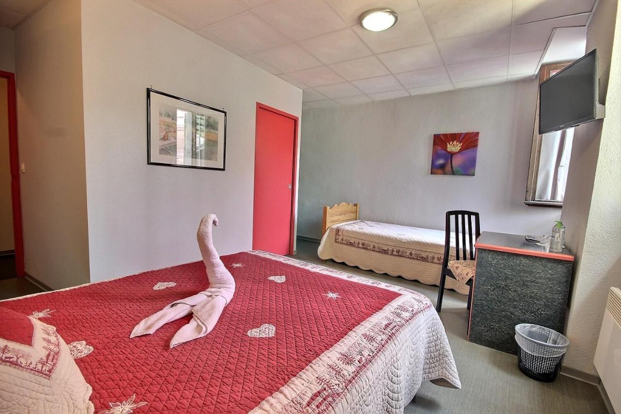 Hotel Central Saint Pierre d'Albigny Bagian luar foto